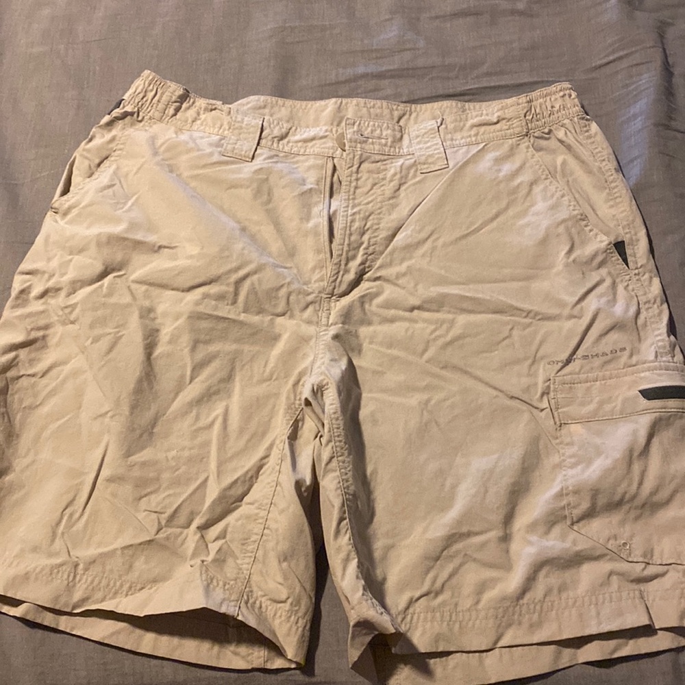 Columbia PFG khaki shorts